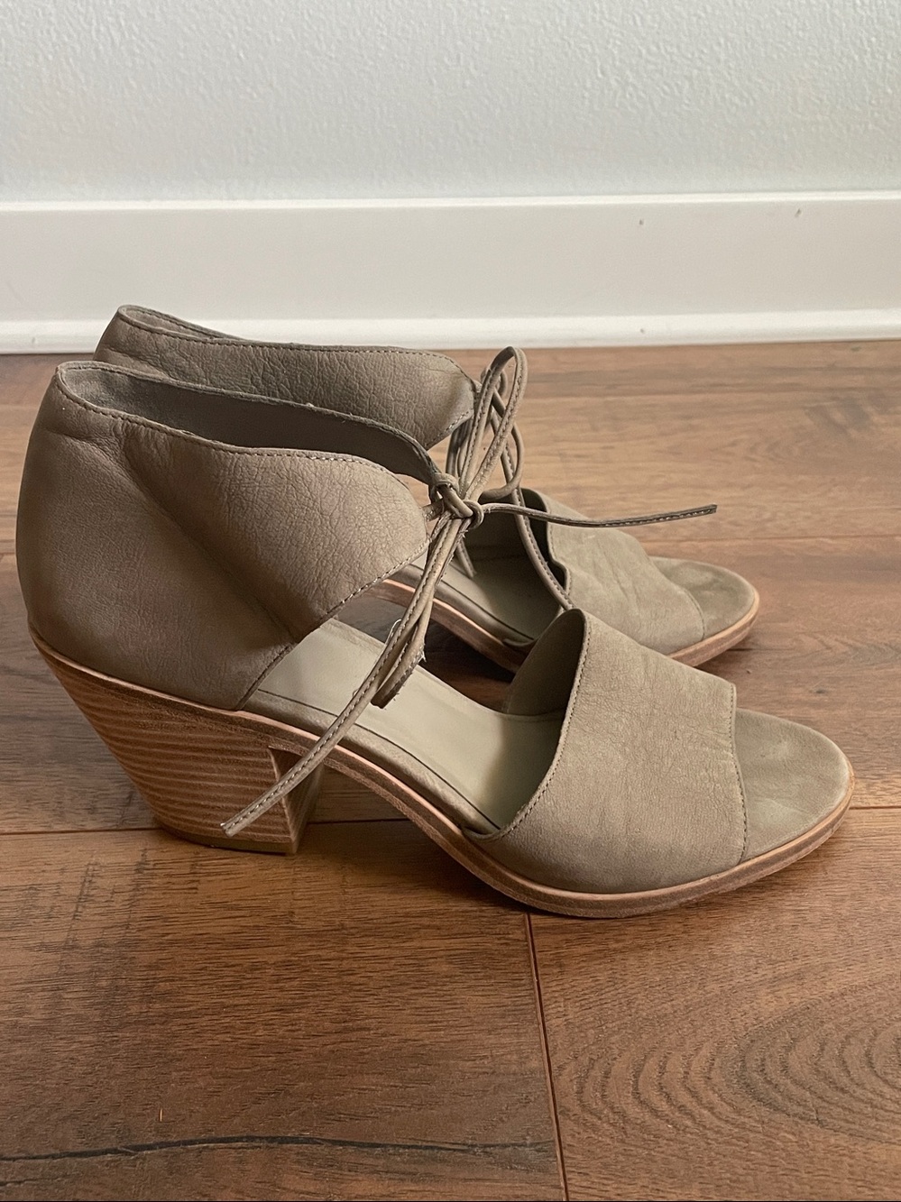 Eileen Fisher Ann Tied Front Grey Suede Leather Sandal Shoes Size 9.5